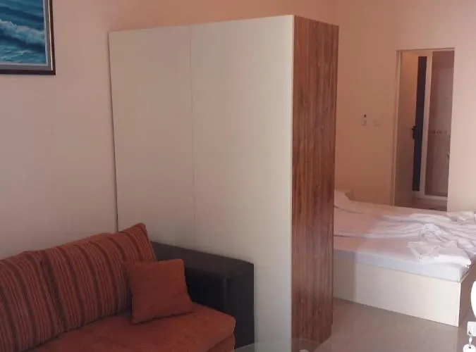 アパート Golden Sea View 1 ポモリエ