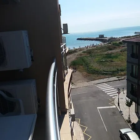 Apartment Golden Sea View 1 *